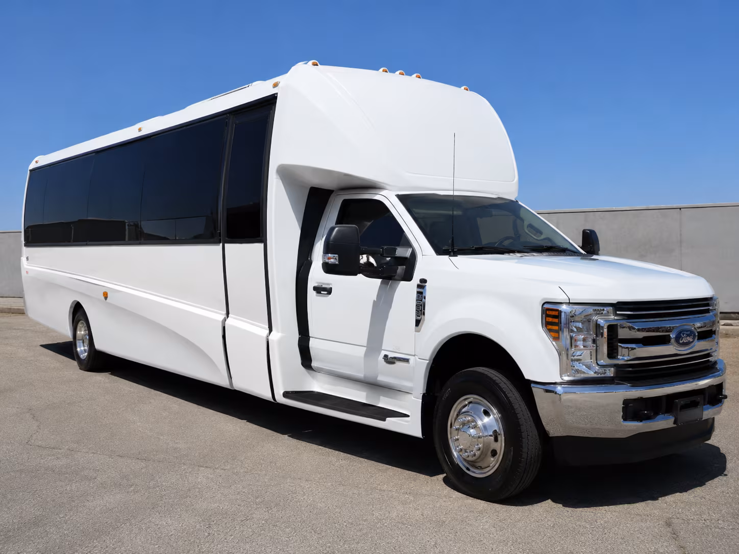 charter buses for museum and cultural field trips in santa ana