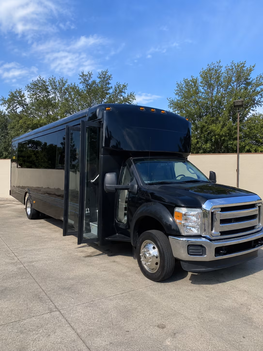 santa ana 20 passenger party bus